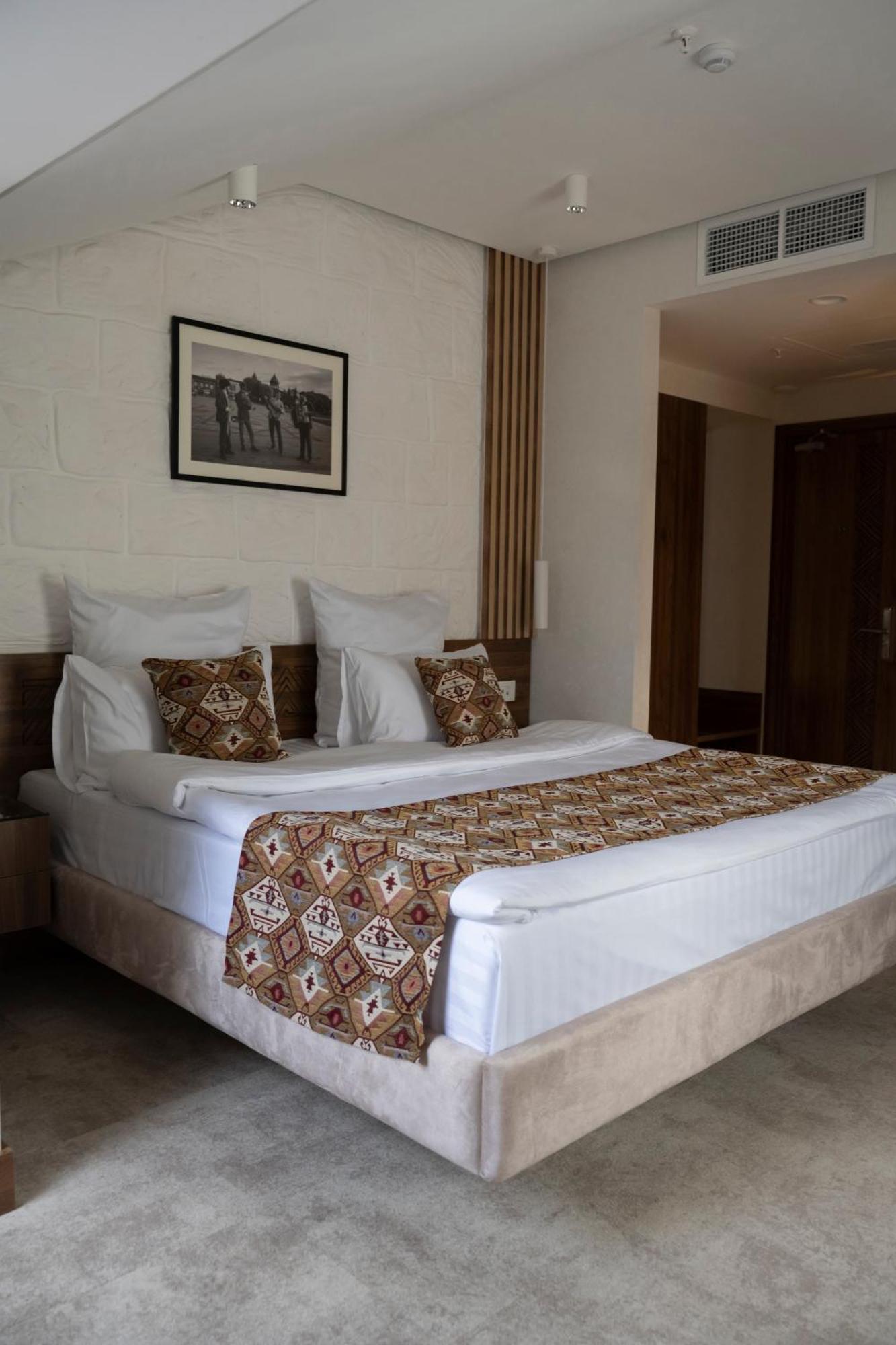Jazz Hotel Гюмри Екстериор снимка